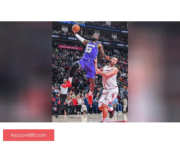 围绕詹姆斯昨日惊天劈扣起跳距离赛季第三飞行速度震撼全场表现解析